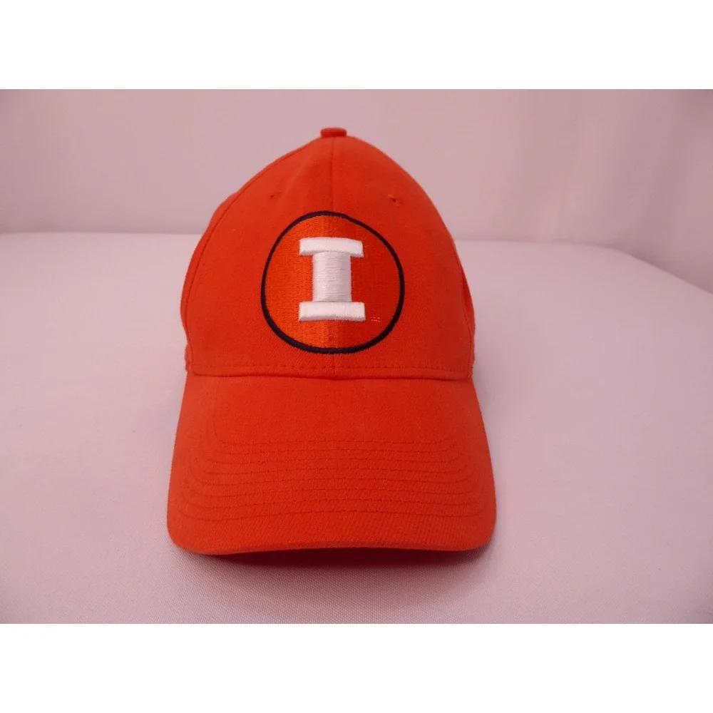 Nike Team Swooshflex University of Illinois Urbana-Champaign Fitted Hat CAP OSFM